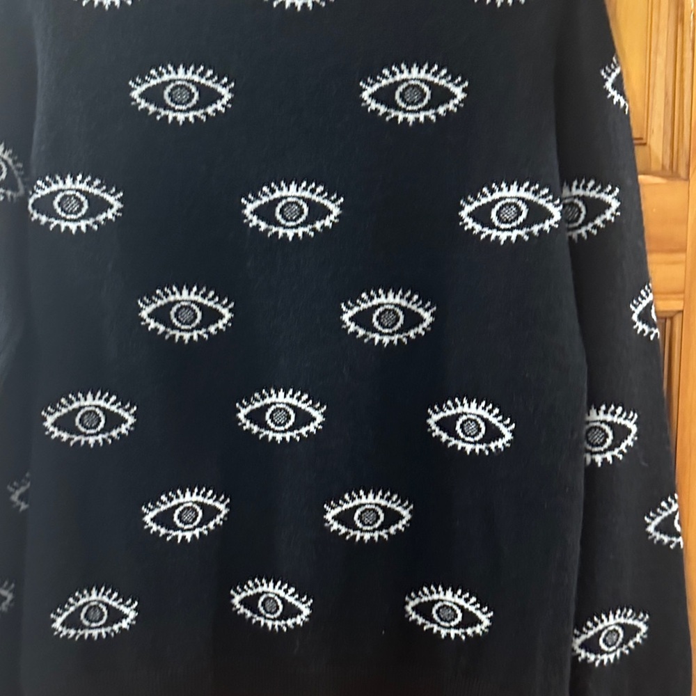 Stylish Black Sweater with Eye Pattern - Picture 3 of 3